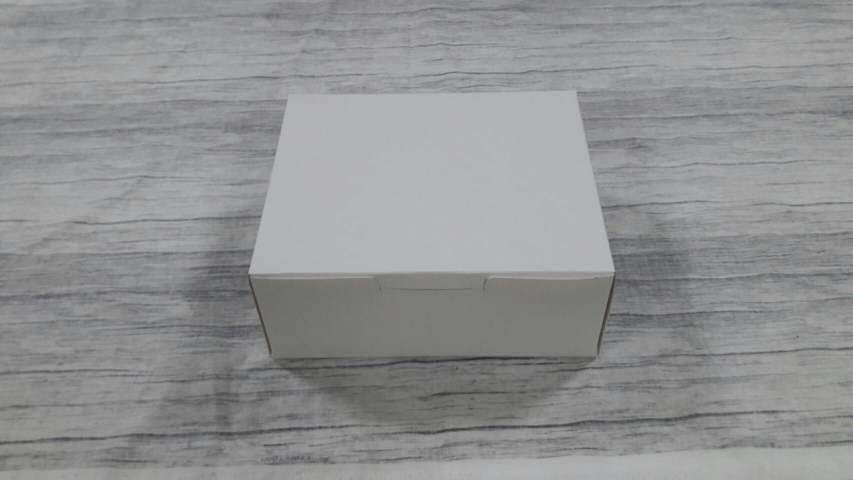 กล่องขนม กล่องเค้ก กล่องคัพเค้ก กล่องชิฟฟ่อน กล่องอเนกประสงค์ (แบบฝาทึบ) ขนาด 14.0x17.0x7.0 ซม. สีขาว ราคา 145 บาทต่อแพ็ค (20ใบ)