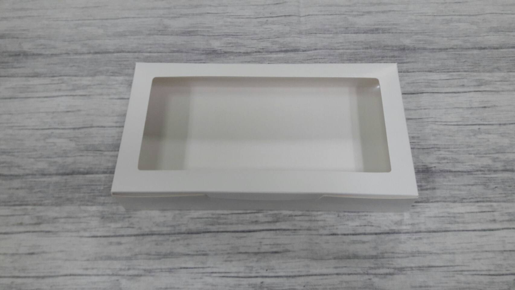 กล่องทาร์ตไข่ 8 ชิ้น กล่องบราวนี่ กล่องชิฟฟ่อน กล่องช๊อกโกแลต กล่องพาย กล่องขนมเปี๊ยะ สีขาว ขนาด 14x26x4 ซม.(หนา 300 แกรม) ราคา 175 บาทต่อแพ็ค(20ใบ)