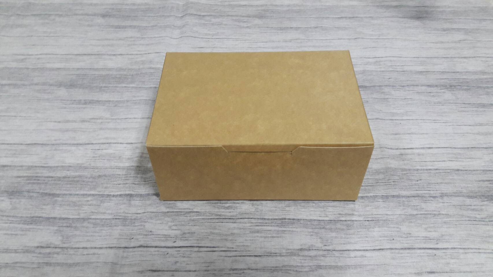 กล่องขนม กล่องไม่มีหน้าต่าง (ฝาทึบ) กล่องเค้ก กล่องคัพเค้ก กล่องชิฟฟ่อน กล่องคุ๊กกี้ ขนาด 12.0x17.5x7.5 ซม.สีคราฟท์น้ำตาลอ่อน ราคา 160 บาทต่อแพ็ค (20ใบ)