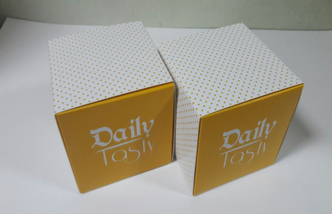 กล่องเค้กโรล กล่องคัพเค้ก 1 ชิ้น กล่องเค้ก 1 ชิ้น กล่องขนม ลายสีเหลือง ขนาด 9 x 9 x 9 ซม.ราคา 120 บาทต่อแพ็ค(20 ใบ)