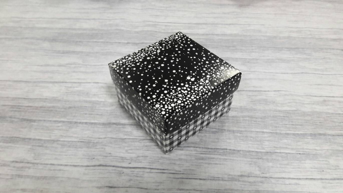 กล่องของขวัญ กล่องฝาครอบ ขนาด 9*9*5.7 ซม.กล่องของที่ระลึก กล่องอเนกประสงค์ กล่องของใช้ กล่องใส่ผ้าไหม สีดำ ราคา 265 บาท/20 ใบ