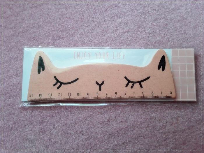 ไม้บรรทัดไม้ ลายหน้าแมว