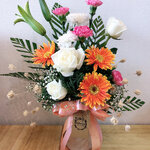 แจกันดอกไม้สดโทนส้ม