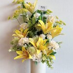 แจกันดอกไม้ประดิษฐ์โทนขาวเหลือง