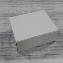 กล่องขนม กล่องเค้ก กล่องคัพเค้ก กล่องชิฟฟ่อน กล่องอเนกประสงค์ (แบบฝาทึบ) ขนาด 14.0x17.0x7.0 ซม. สีขาว ราคา 145 บาทต่อแพ็ค (20ใบ)