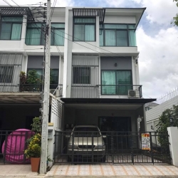 ขายทาวน์โฮม 3 ชั้น มบ.เดอะเมโทร รามคำแหง สะพานสูง กรุงเทพ 26.50 ตรว. รหัส T41