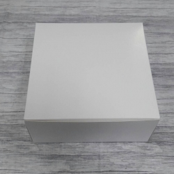 กล่องเค้ก 1 ปอนด์ กล่องคัพเค้ก กล่องขนม กล่องไม่มีหน้าต่าง (ฝาทึบ) ขนาด 20.4x20.4.0x9.5 ซม. (กระดาษหนา 350 แกรม) สีขาว ราคา 260 บาทต่อแพ็ค (20ใบ)