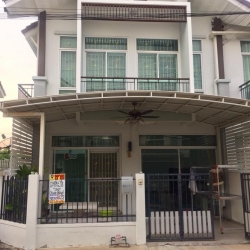 ขายทาวน์เฮ้าส์ 2 ชั้น มบ.ปี่ยมสุข รัตนาธิเบศร์-วัดสวนแก้ว อ.บางใหญ่ นนทบุรี 20.70 ตรว. รหัส T54