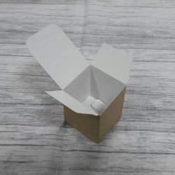 กล่องเอนกประสงค์ สีคราฟท์น้ำตาลอ่อน 5x5x5.5 ซม. แบบทรงฝาปิดเปิด ท้ายก้นขัด กล่องของขวัญ กล่องเครื่องสำอางค์ ราคา 205 บาทต่อแพ็ค(50 ใบ)