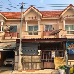 ขาวทาวน์เฮ้าส์ 2 ชั้น หมู่บ้านทัศนีย์ (รหัสทรัพย์ 201931) ซ.5 ต.บ้านฉาง อ.เมือง จ.ปทุมธานี