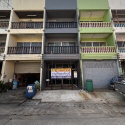ขายอาคารพาณิชย์ 3 ชั้น หมู่บ้านเปรมปรีด์ รังสิต คลอง2 (รหัสทรัพย์ 202535) เลขที่ 422 ต.ประชาธิปัตย์ อ.ธัญบุรี จ.ปทุมธานี ขนาด 18 ตรว