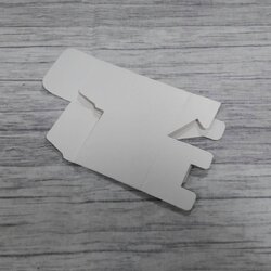 กล่องเอนกประสงค์ แบบทรงฝาปิดเปิด ท้ายก้นขัด กล่องของขวัญ กล่องเครื่องสำอางค์ สีขาว ขนาด 5x5x5.5 ซม.(กระดษหนา 350 แกรม) ราคา 205 บาทต่อแพ็ค(50 ใบ)