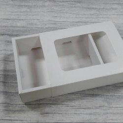 กล่องสไลด์ กล่องของขวัญ กล่องของที่ระลึก กล่องอเนกประสงค์ กล่องแบบฝาสไลด์ ขนาด 15.0x19.0x5.0 ซม.สีขาว (หน้าต่างพลาสติก) ราคา 395 บาทต่อแพ็ค(20 ใบ)