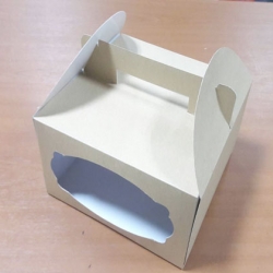 กล่องหูหิ้ว กล่องเค้ก 1 ปอนด์ กล่องเค้กทรงสูง กล่องบราวนี่ กล่องคุ๊กกี้ กล่องชิฟฟ่อน กล่องเค้ก กล่องขนม สีคราฟท์น้ำตาลอ่อน ขนาด 20.5 x 20.5 x สูง 12.0 ซม.ราคา 595 ต่อแพ็ค(20ใบ)