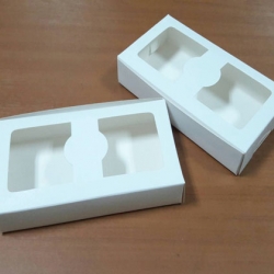 กล่องบราวนี่ 2 - 3 ชิ้น กล่องทรงแบน กล่องคุ๊กกี้ กล่องช็อคโกแลต กล่องขนม สีขาว ขนาด 8x15x3 ซม. ราคา 90 บาท ต่อแพ็ค (20ใบ)