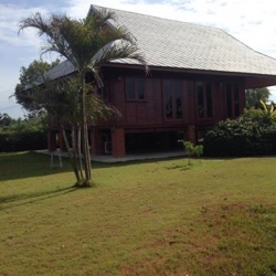 ขายบ้านเดี่ยวสไลด์รีสอร์ท ไม้สักทั้งหลัง พร้อมที่ดิน จ.นครปฐม รหัส H7