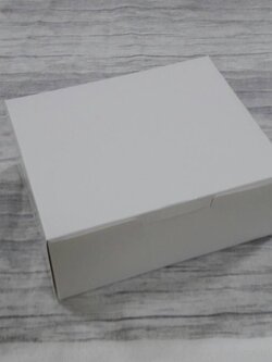 กล่องขนม กล่องเค้ก กล่องคัพเค้ก กล่องชิฟฟ่อน กล่องอเนกประสงค์ (แบบฝาทึบ) ขนาด 14.0x17.0x7.0 ซม. สีขาว ราคา 145 บาทต่อแพ็ค (20ใบ)