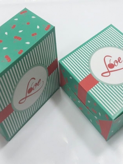 กล่องสแน็ค กล่องอาหารว่าง ลายเชอรี่ กว้าง 12.7 x ยาว12.7 x สูง 6.5 ซม. ราคา 95 บาทต่อแพ็ค (20 ใบ)