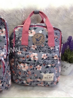 กระเป๋าเป้ผ้าสะพายหลัง mumu ลายดอกไม้ สีเทา สายชมพู่ (Size s)