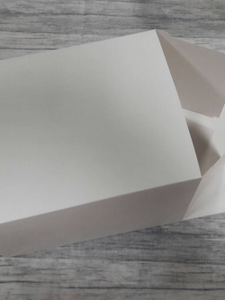 กล่องของขวัญ กล่องอเนกประสงค์ กล่องแบบฝาหัว-ท้ายก้นขัด กล่องของที่ระลึก กล่องเครื่องสำอางค์ กล่องของใช้ สีขาว ขนาด 13x16xสูง20 ซม. ราคา 350 บาทต่อแพ็ค (20 ใบ)