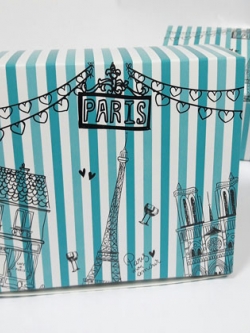 กล่องสแน็ค กล่องขนม กล่องอาหารว่าง ลายฟ้า ปารีส ขนาด 11.5 x 15.5 x 6.0 ซม. ราคา 110 บาท ต่อแพ็ค (20ใบ)