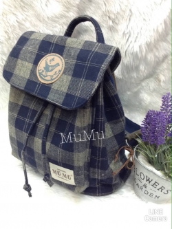 กระเป๋าเป้ผ้าสะพายหลังเปิดบน mumu ลายสก๊อตเทา น้ำเงิน