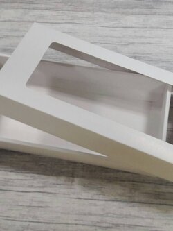 กล่องฝาครอบ กล่องของขวัญ กล่องอเนกประสงค์ กล่องแบบมีฝาครอบ สีขาว ขนาด 14.0x29.5x4.0 cm.(หน้าต่างพลาสติก) ราคา 400 บาท ต่อแพ็ค (20 ใบ)