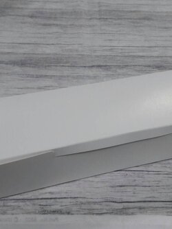 กล่องขนม กล่องเค้ก กล่องพายสับปะรด กล่องชิฟฟ่อน กล่องช้อคโกแล็ต กล่องคุ๊กกี้ กล่องอเนกประสงค์ ขนาด 9.0x30.0x6.0 ซม.ไม่มีหน้าต่าง (ฝาทึบ) สีขาว ราคา 150 บาทต่อแพ็ค (20 ใบ)