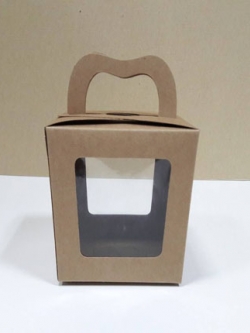 กล่องหูหิ้วแบบหน้าต่างพลาสติก 2 ด้าน ขนาด 9x9x10 ซม. กล่องคุ๊กกี้ กล่องขนม กล่องคัพเค้ก กล่องเค้ก กล่องเบเกอรี่ สีคราฟท์น้ำตาลเข้ม ราคา 125 บาทต่อแพ็ค(20ใบ)