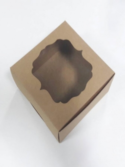 กล่องเค้กครึ่งปอนด์ กล่องคัพเค้ก 4 ชิ้น(ไม่มีฐานรอง) กล่องเค้กชิ้น กล่องขนม กล่องสแน็ค กล่องแบบมีหน้าต่างพลาสติก ขนาด 15.0 x 15.0 x 7.6 ซม. สีคราฟท์น้ำตาลเข้ม ราคา 160 บาทต่อแพ็ค(20ใบ)