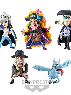 Banpresto (ครบ Set 5 กล่อง) WCF One Piece World Collectable Figure - Trafalgar Law Vs Blackbeard Pirates 4983164891249 (Figure)