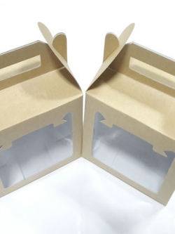 กล่องหูหิ้ว กล่องขนม กล่องคุ๊กกี้ กล่องอเนกประสงค์ แบบมีหูหิ้ว สีคราฟท์น้ำตาลอ่อน ขนาด 10 x 15 x สูง 14 ซม. ราคา 250 บาทต่อแพ็ค(20ใบ)