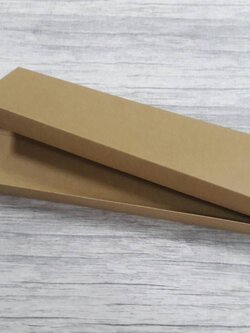 กล่องของขวัญ กล่องฝาครอบ กล่องขนม กล่องอเนกประสงค์ สีคราฟท์น้ำตาลเข้ม ขนาด 9.5x37.5x3 ซม. (แบบฝาทึบ) ราคา 380 บาทต่อแพ็ค (20 ใบ)