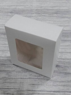 กล่องของขวัญ กล่องเครื่องสำอางค์ กล่องอเนกประสงค์ กล่องใส่ชา/กาแฟ สีขาว ขนาด 14.5x6.0x16.0 ซม. แบบทรงฝาปิดเปิด ท้ายก้นขัด (มีหน้าต่างพลาสติก) ราคา 185 บาทต่อแพ็ค(20 ใบ)