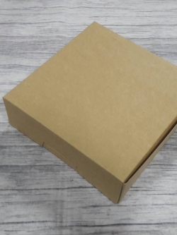 กล่องขนม กล่องบราวนี่ กล่องชิฟฟ่อน ขนาด 16 x 16 x 5 ซม. กล่องสแน็ค กล่องอาหารว่าง แบบไม่มีหน้าต่าง สีคราฟท์น้ำตาลอ่อน ราคา 145 บาท (20ใบ/แพ็ค)