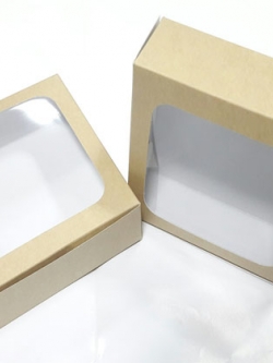 กล่องบราวนี่ กล่องชิฟฟ่อน กล่องช๊อกโกแลต กล่องพาย กล่องขนมเปี๊ยะ สีคราฟท์หน้าขาวหลังน้ำตาล กว้าง15.0 x ยาว 15.0 x สูง 5.0 ซม. ราคา 160 บาทต่อแพ็ค (20ใบ)