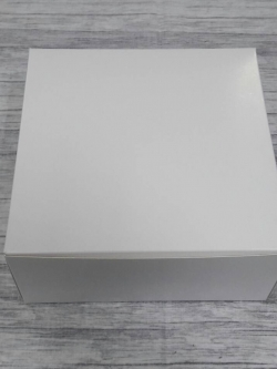 กล่องเค้ก 1 ปอนด์ กล่องคัพเค้ก กล่องขนม กล่องไม่มีหน้าต่าง (ฝาทึบ) ขนาด 20.4x20.4.0x9.5 ซม. (กระดาษหนา 350 แกรม) สีขาว ราคา 260 บาทต่อแพ็ค (20ใบ)