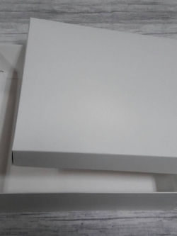 กล่องของขวัญ กล่องแบบมีฝาครอบ กล่องของขวัญ กล่องฝาครอบ กล่องอเนกประสงค์ ขนาด 24x24x5 ซม. สีขาว (แบบฝาทึบ) ราคา 510 บาท ต่อแพ็ค (20 ใบ)