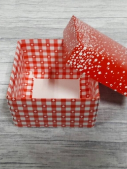 กล่องของขวัญ กล่องฝาครอบ ขนาด 9*9*5.7 ซม.กล่องของที่ระลึก กล่องอเนกประสงค์ กล่องของใช้ กล่องใส่ผ้าไหม สีแดงทอง ราคา 265 บาท/20 ใบ