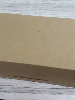 กล่องขนม กล่องบราวนี่ กล่องชิฟฟ่อน กล่องโดนัท กล่องขนมเปี๊ยะ ขนาด 20x30x7ซม. สีคราฟท์น้ำตาลเข้ม (ไม่มีหน้าต่าง) ราคา 305 บาทต่อแพ็ค (20ใบ)