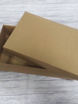 กล่องฝาครอบ กล่องของขวัญ กล่องอเนกประสงค์ ขนาด 12.5 x 22.0 x 5.0 cm. สีคราฟท์น้ำตาลเข้ม (แบบฝาทึบ) ราคา 345 บาท ต่อแพ็ค (20 ใบ)