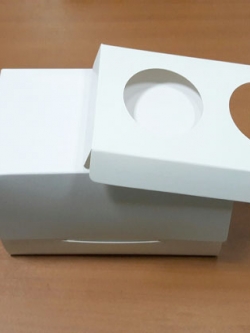 กล่องคัพเค้ก 2 ชิ้น กล่องขนม สีขาว ขนาด 9 x 16.8 x 9 ซม.ราคา 205 บาทต่อแพ็ค(20 ใบ) พร้อมฐานรองคัพเค้กแบบ 2 ช่อง (ช่องคัพเค้กกว้าง 5.5 ซม.)