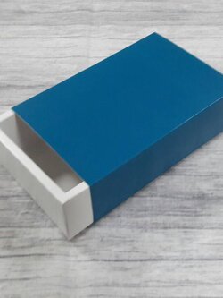 กล่องสไลด์ กล่องของขวัญ กล่องของที่ระลึก กล่องอเนกประสงค์ กล่องแบบฝาสไลด์ สี teal blue color (สีฟ้านกเป็ดน้ำ) ขนาด 11.4 x 17.4 x5.0 ซม. ราคา 340 บาท (20 ใบ ต่อแพ็ค)