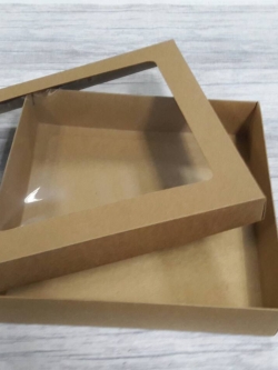 กล่องของขวัญ กล่องแบบมีฝาครอบ กล่องอเนกประสงค์ ขนาด 24 * 24 * 5 ซม. สีคราฟท์น้ำตาลเข้ม แบบมีหน้าต่างพลาสติก ราคา 580 บาท ต่อแพ็ค (20 ใบ)