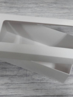 กล่องของขวัญ กล่องแบบมีฝาครอบ กล่องอเนกประสงค์ ขนาด 12.0 x 26.0 x 9.5 cm. สีขาว (แบบมีหน้าต่างพลาสติก) ราคา 530 บาท ต่อแพ็ค (20 ใบ)