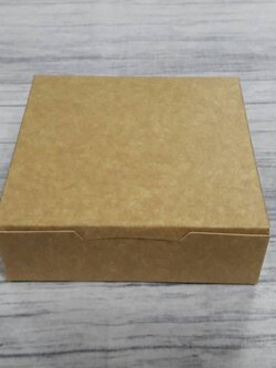 กล่องทาร์ต 4 ชิ้น กล่องแบน(ฝาทึบ) 12.5x12.5x4.0ซม. กล่องบราวนี่ 4 ชิ้น กล่องขนม กล่องชิฟฟ่อน กล่องขนมไหว้พระจันทร์ กล่องขนมเปี๊ยะ สีคราฟท์น้ำตาลอ่อน ราคา 100 บาทต่อแพ็ค (20 ใบ)