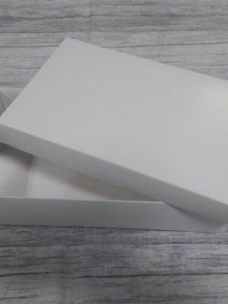 กล่องแบบฝาครอบ กล่องของขวัญ กล่องอเนกประสงค์ ขนาด 12.5 x 22.0 x 5.0 cm. สีขาว (แบบฝาทึบ) ราคา 325 บาท ต่อแพ็ค (20 ใบ)