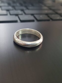 แหวนเกลี้ยง