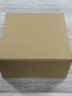 กล่องเค้ก กล่องเค้ก 1 ปอนด์ กล่องขนม กล่องเบเกอรี่ กล่องคัพเค้ก สีคราฟท์น้ำตาลอ่อน ขนาด 20.5x20.5x10ซม. (ฝาทึบ) ราคา 295 บาทต่อแพ็ค (20ใบ)