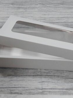 กล่องของขวัญ กล่องฝาครอบ กล่องขนม กล่องอเนกประสงค์ สีขาว ขนาด 11 x 28.5 x 5 ซม. (หน้าต่างพลาสติก) ราคา 385 บาทต่อแพ็ค (20 ใบ)